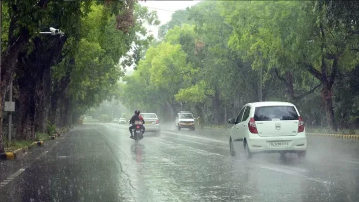 मौसम में बदलाव: बाराबंकी में दूसरे दिन भी लगातार बारिश और तेज हवाएं जारी