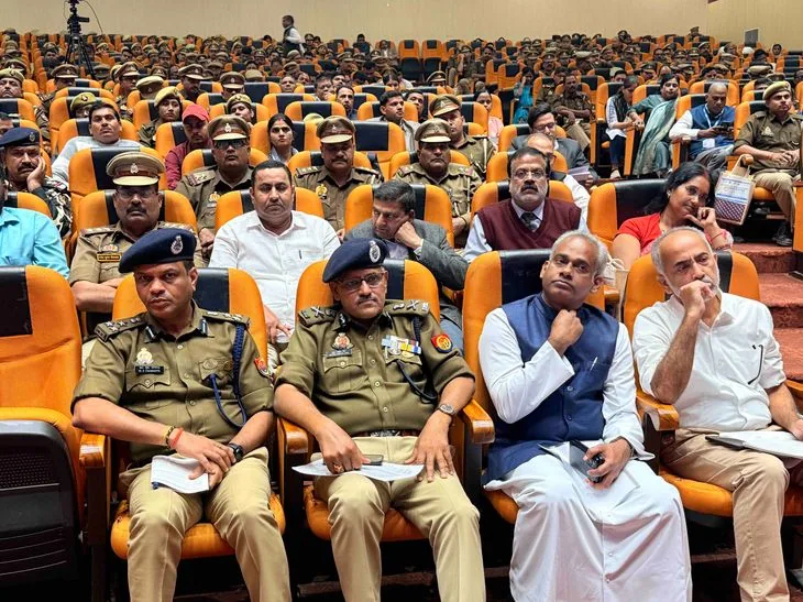 सुरक्षा और अनुशासन: गोरखपुर के विद्यार्थियों को सिखाई गईं यातायात और आत्मरक्षा की तकनीकें