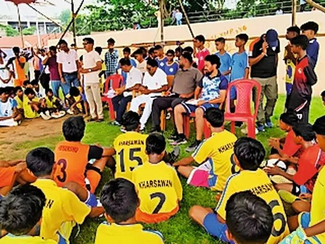 खेल प्रतिभा प्रदर्शन: कुल 120 खिलाड़ियों ने अपनी शारीरिक क्षमता का दिखाया दम