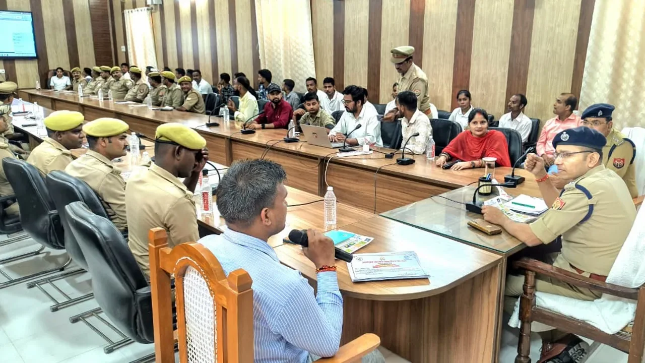 संवेदनशील पहल: गोरखपुर पुलिस ने सीखी मूक-बधिरों की सांकेतिक भाषा