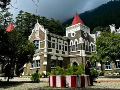 उत्तराखंड में बदहाली: सरकारी अस्पतालों की खराब हालत पर हाईकोर्ट ने स्वास्थ्य सचिव से माँगा जवाब