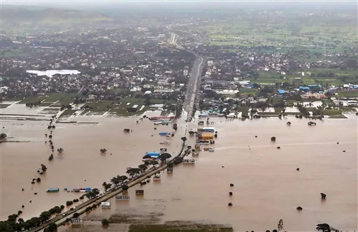 कुदरत का कहर: बिहार में नदियां उफान पर और महाराष्ट्र में चेरापूंजी से ज्यादा बारिश