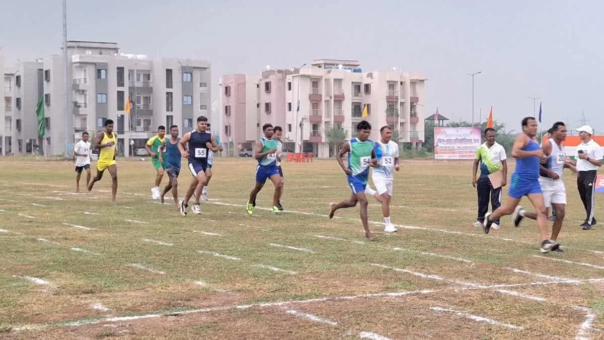 शानदार खेल मुकाबला: अछनेरा में दौड़ प्रतियोगिता के विजेता प्रद्युम्न और पिंकी, बांटे गए 31 हजार रुपये के नकद इनाम