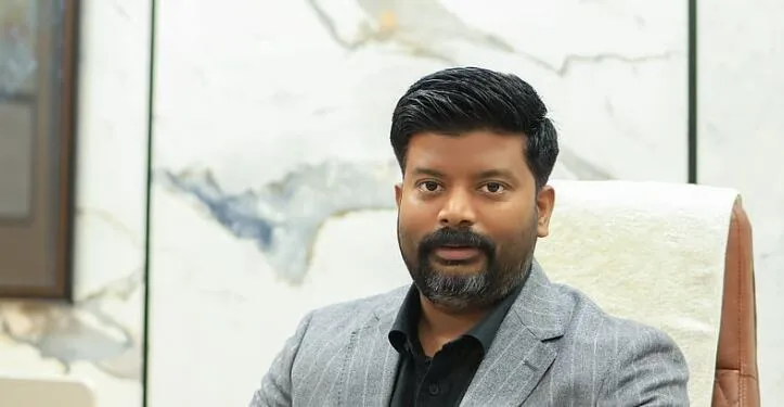 आयकर शिकंजा: शंख एयरलाइंस के मालिक श्रवण कुमार के लखनऊ ठिकानों पर छापेमारी