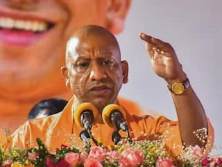सख्त चेतावनी: कमजोर वर्गों की भूमि हड़पने वालों को होगी जेल, सीएम योगी का कड़ा रुख