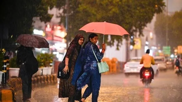 मौसम का मिजाज: देश भर में आज बारिश और शुष्क मौसम का मिला-जुला असर