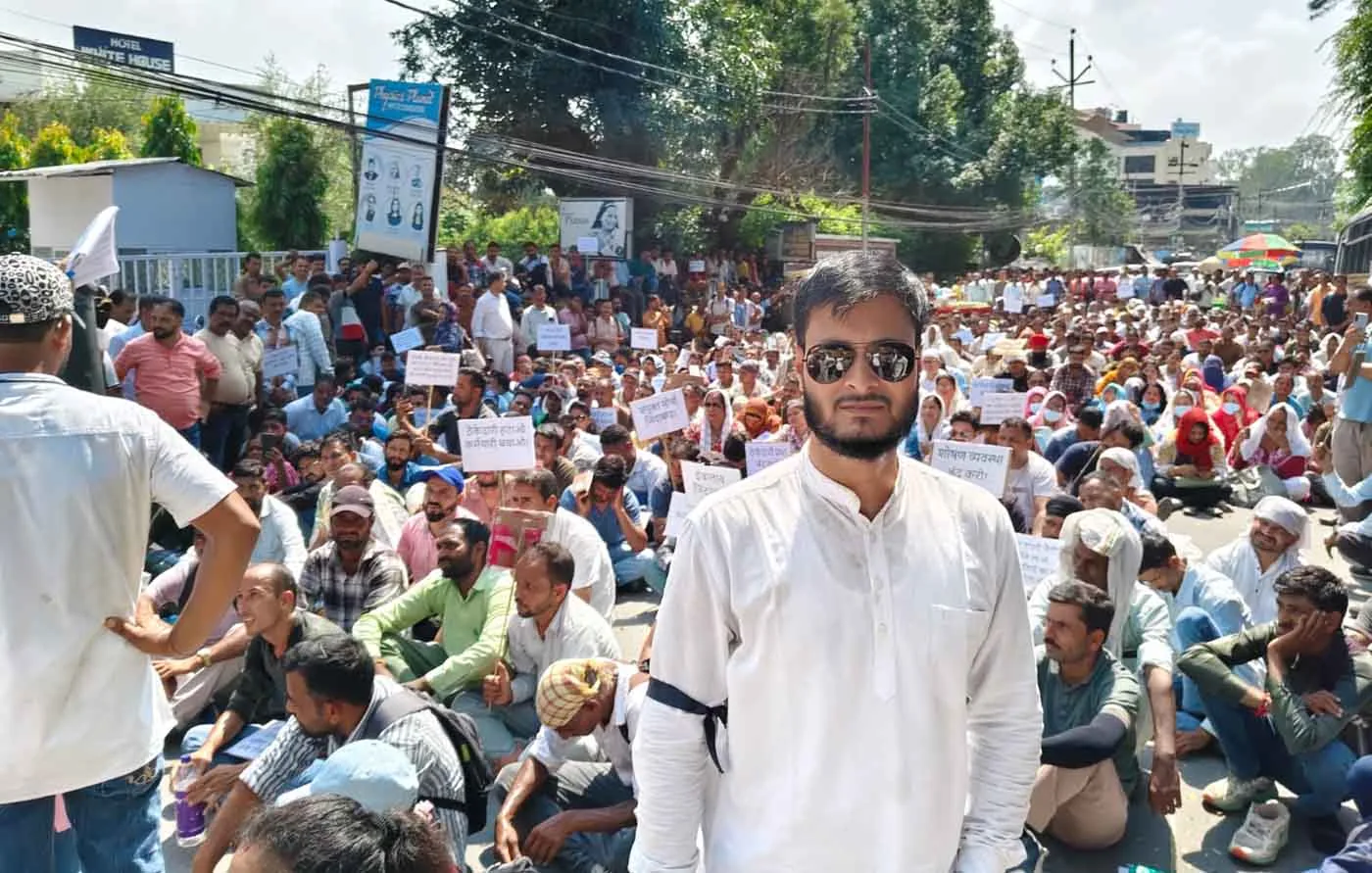 ठेकेदारी प्रथा का विरोध: आउटसोर्स कर्मचारियों ने परेड ग्राउंड से सचिवालय तक निकाला मार्च