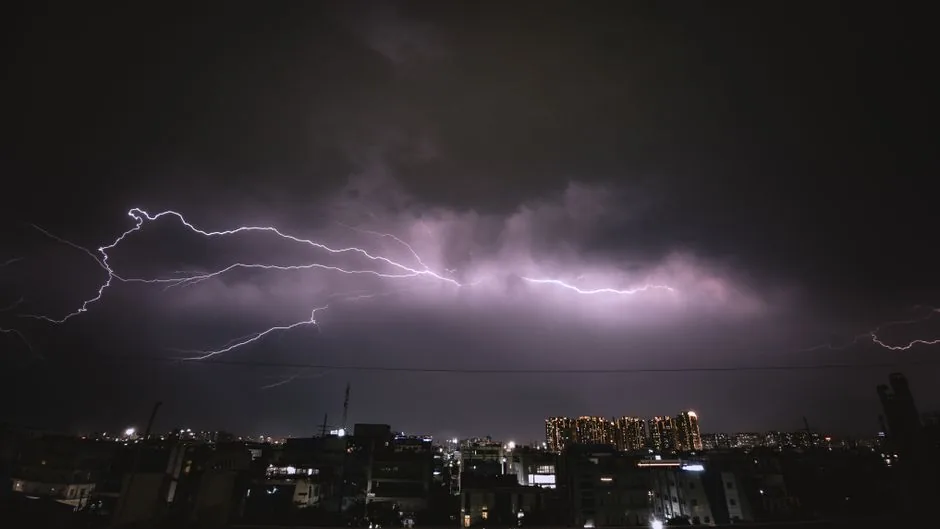 भारी बारिश का कहर: उत्तर प्रदेश समेत 11 राज्यों के लिए आईएमडी का हाई अलर्ट