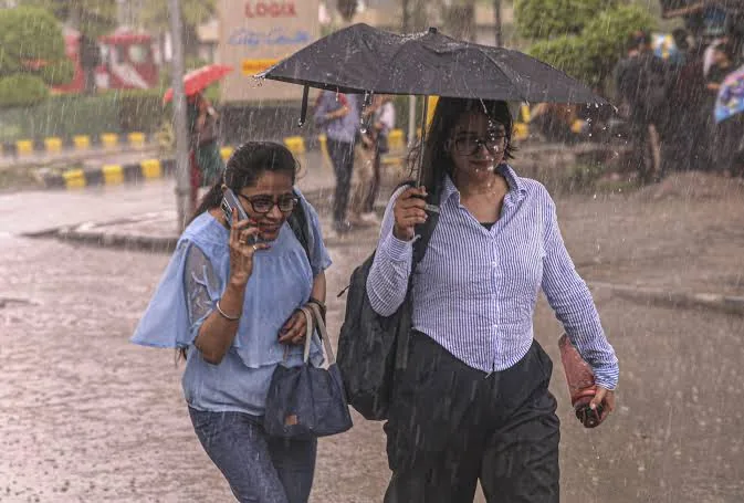 महा-अलर्ट जारी: उत्तर भारत में तीन सक्रिय वेदर सिस्टम से पांच राज्यों में भारी बारिश का खतरा