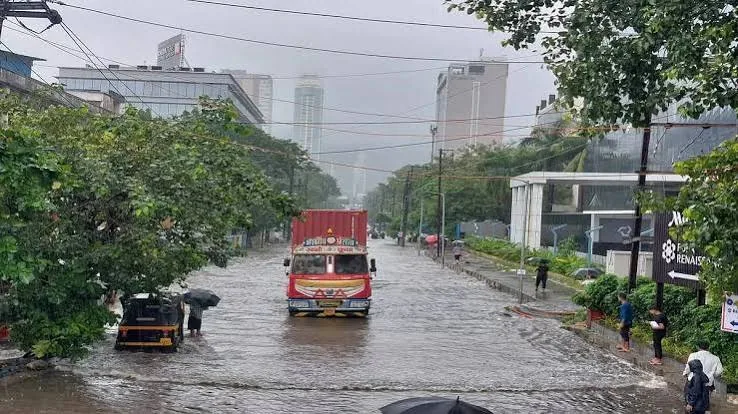मौसम का मिजाज: लखनऊ में आज हल्के ओलावृष्टि के साथ तूफान की चेतावनी, तापमान 32 डिग्री तक पहुंचेगा
