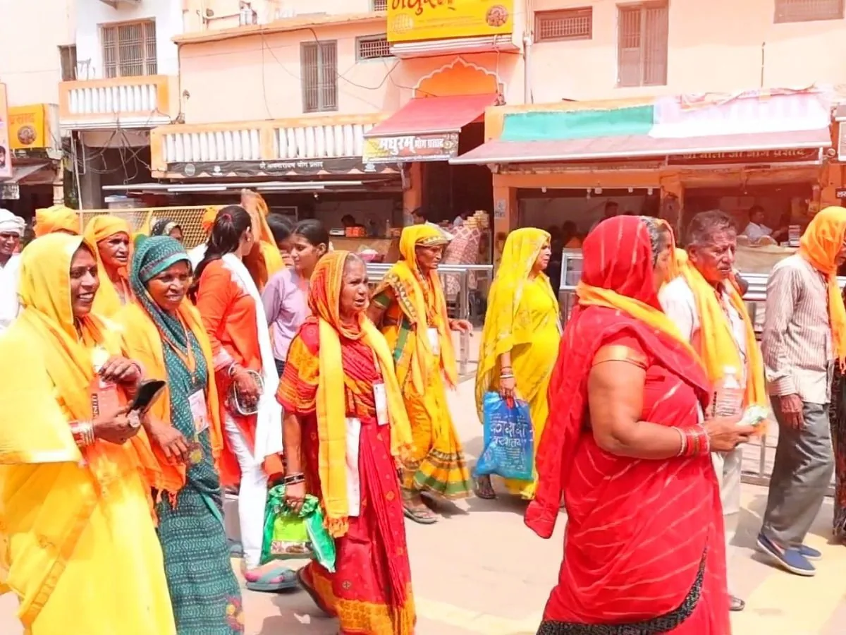 निशुल्क यात्रा: 1862 वृद्ध महिलाओं ने किए रामलला के दर्शन