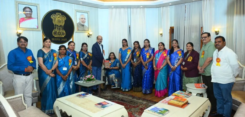 बड़ी उपलब्धि: छत्तीसगढ़ की वर्ल्ड ऑडियो बुक टीम को मिला प्रतिष्ठित गोल्डन बुक रिकॉर्ड सम्मान