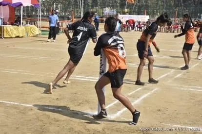 खेल प्रतियोगिता का रोमांच: आर्य कन्या इंटर कॉलेज में बालिकाओं ने खो-खो में दिखाया दम