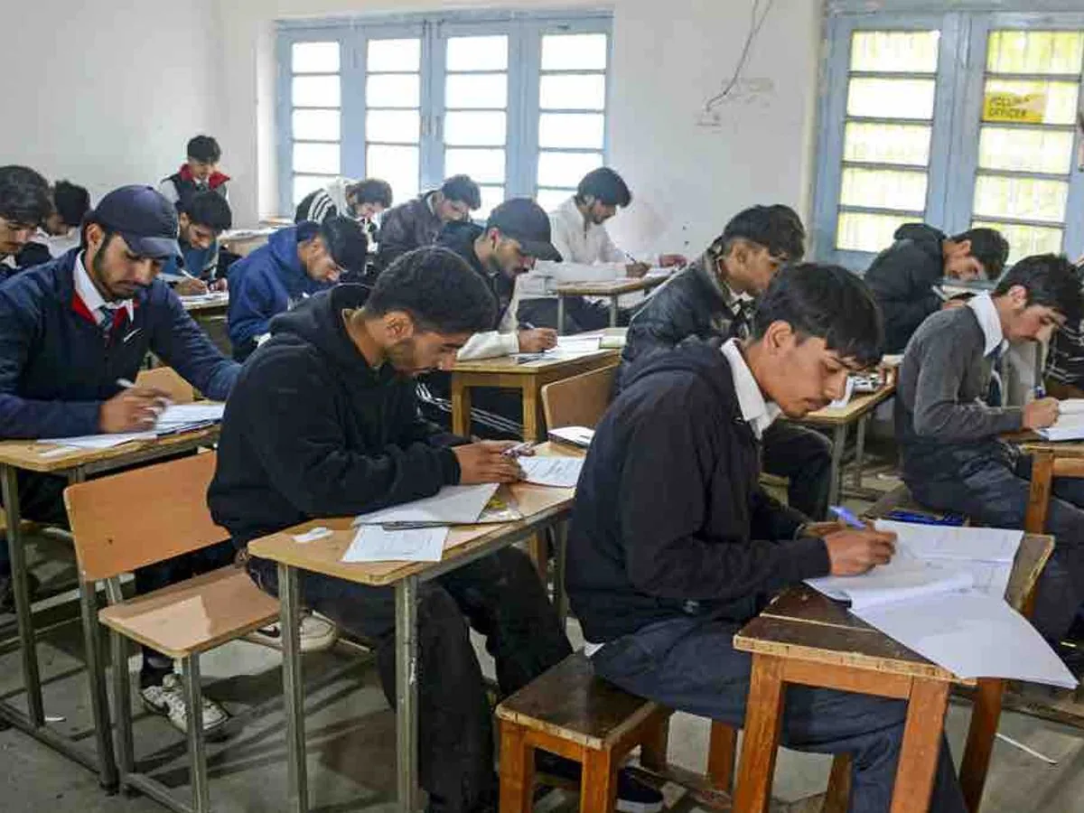परीक्षा पैटर्न पर फैसला: गोरखपुर में दो दिनों के भीतर आ सकती है रिपोर्ट