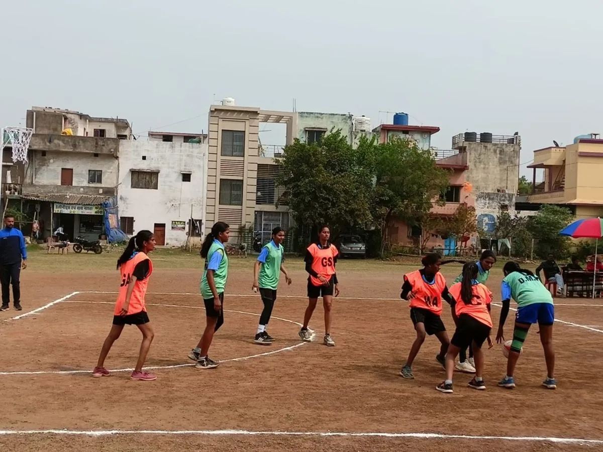 खेलकूद प्रतियोगिता: इन्द्रगढ़ के राजकीय स्कूल में बैडमिंटन, फुटबॉल और दौड़ जैसी विभिन्न स्पर्धाएं आयोजित