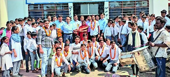 शानदार प्रदर्शन: मॉडल स्कूल के छात्रों ने जिला स्तर की प्रतियोगिताओं में जीते 9 मेडल