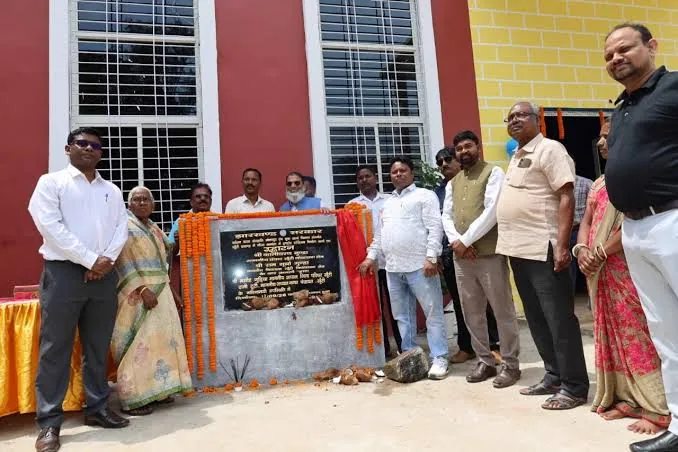 शानदार सौगात: स्थापना दिवस पर खूंटी को मिला नया बैडमिंटन इंडोर स्टेडियम