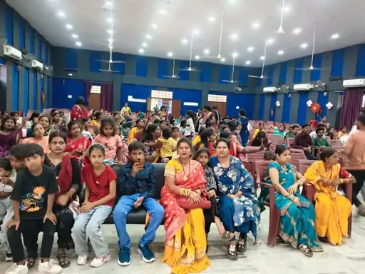 खेलकूद और कुर्सी रेस: लातेहार में बच्चों और महिलाओं ने दिखाया उत्साह