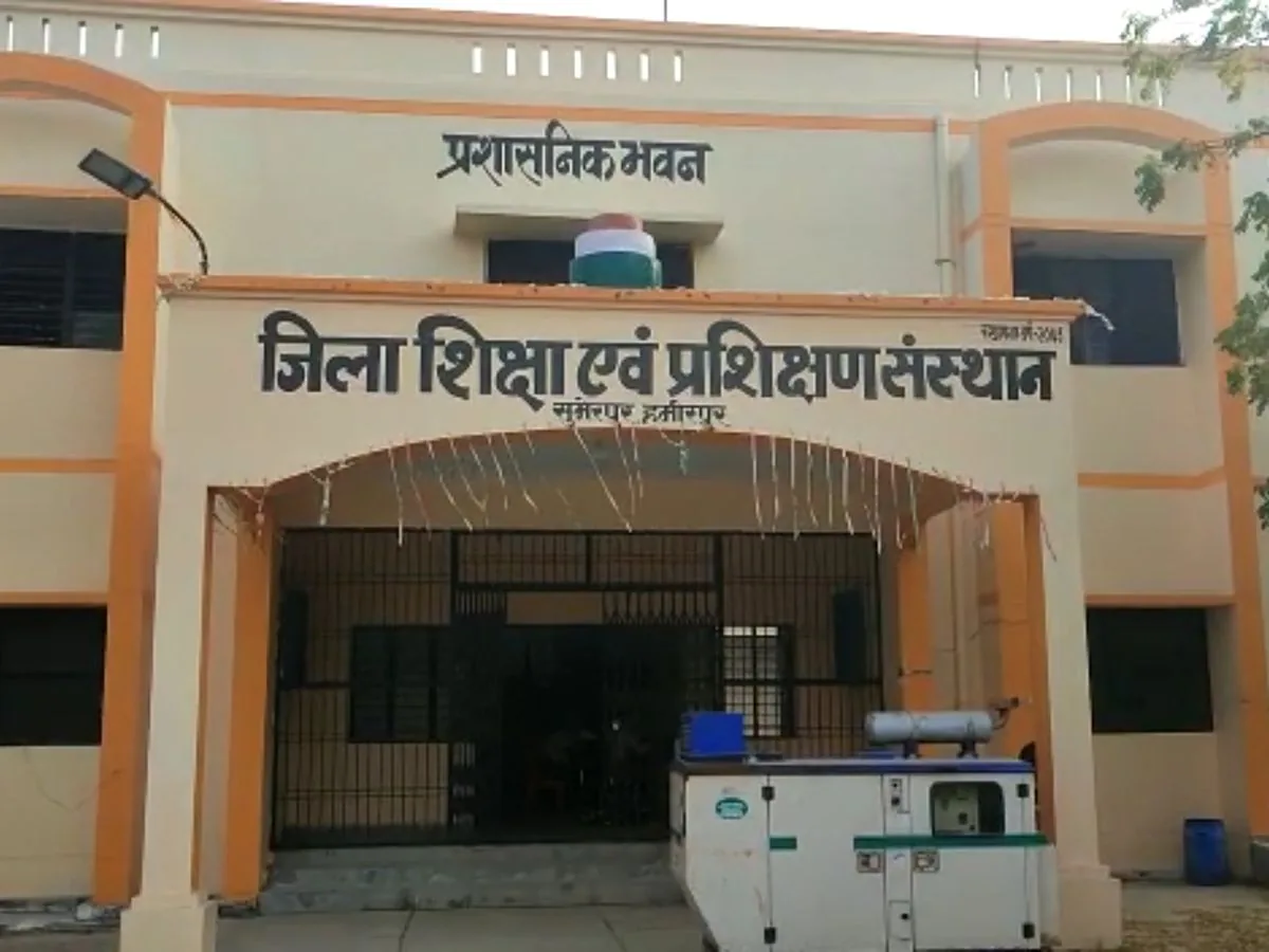शिक्षक प्रशिक्षण: हमीरपुर में उभरती तकनीकों से शिक्षकों को किया गया प्रशिक्षित