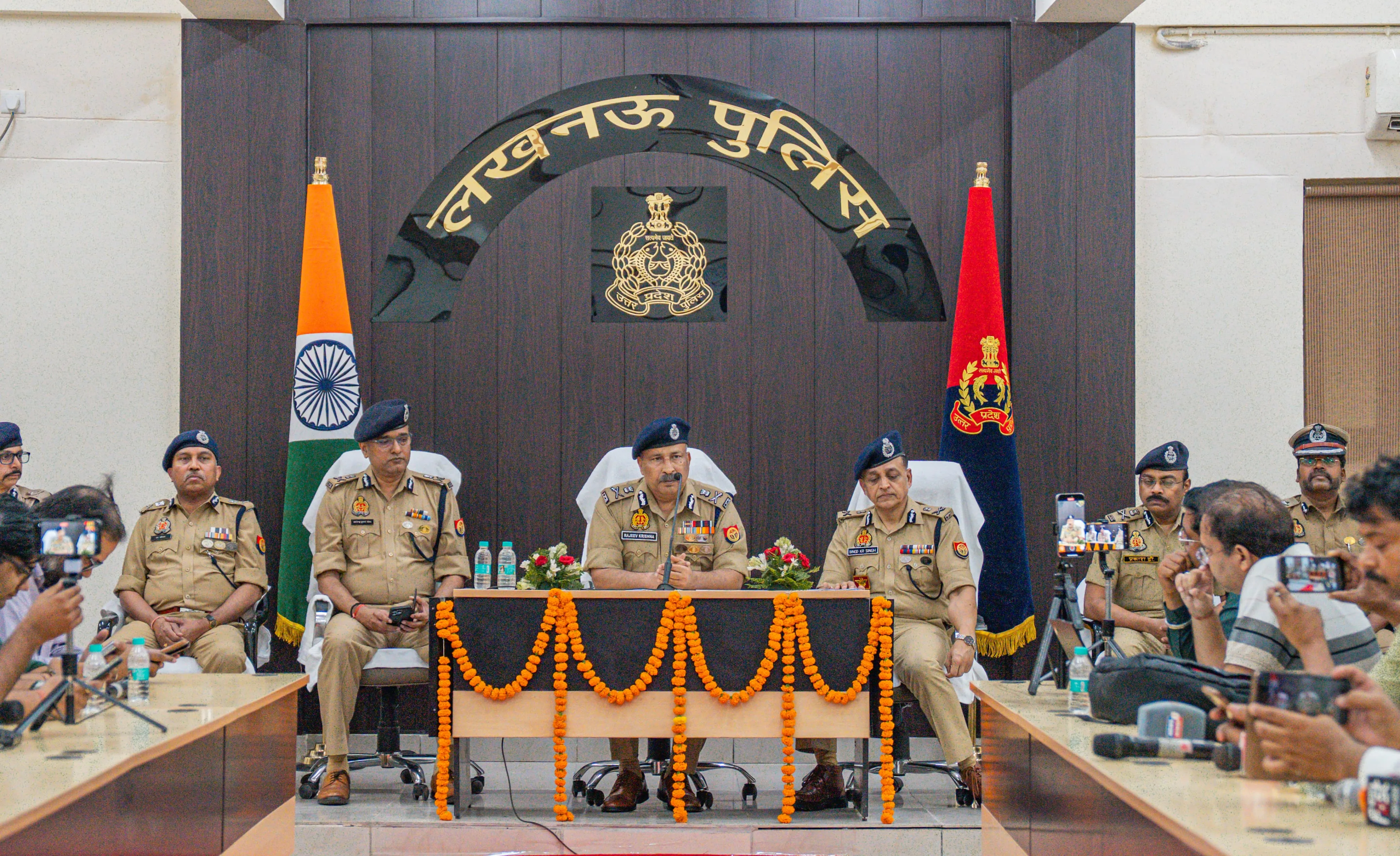 साइबर धोखाधड़ी का जाल: लखनऊ पुलिस ने जारी किया इमरजेंसी हेल्पलाइन नंबर