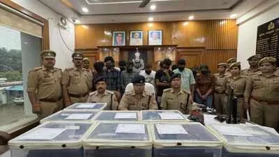 अंतरराष्ट्रीय धोखाधड़ी का पर्दाफाश: लखनऊ में अमेरिकी नागरिकों को ठगने वाले सोलह गिरफ्तार