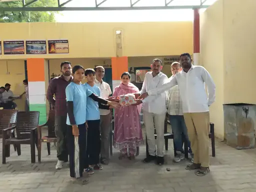खेल सामग्री भेंट: राउमावि अर्जुनसर के विद्यार्थियों को मिला प्रोत्साहन