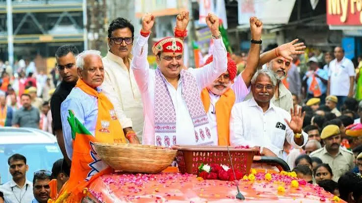 राजनीतिक हलचल: मुख्यमंत्री भजनलाल शर्मा का जोधपुर में रोड शो, पूरे प्रदेश में भगवा लहराने का दावा