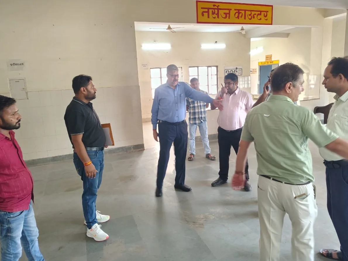 स्वास्थ्य सेवाओं का निरीक्षण: लखनऊ की विशेष टीम ने सीएचसी अछनेरा का किया दौरा