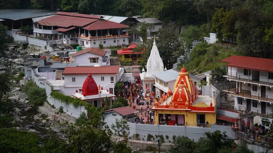आध्यात्मिक प्रेरणा: जानिए नीम करोली बाबा और प्रसिद्ध कैंची धाम के बारे में