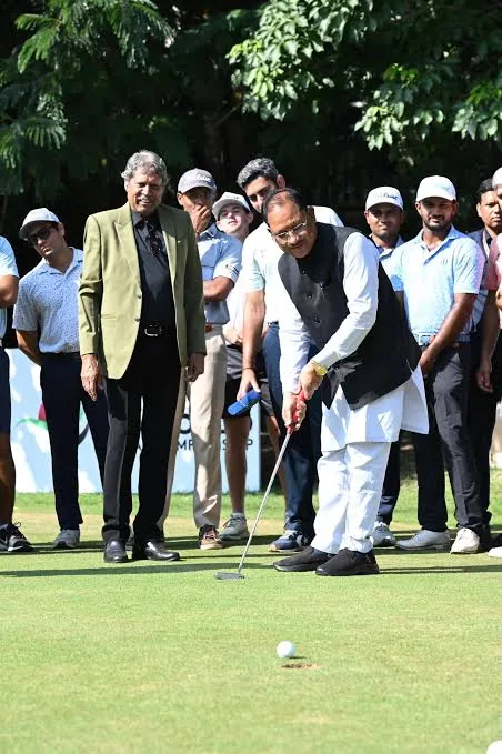 शानदार खेल आयोजन: मुख्यमंत्री साय ने 'डीपी वर्ल्ड नवा रायपुर ओपन 2026' की ट्रॉफी का किया अनावरण