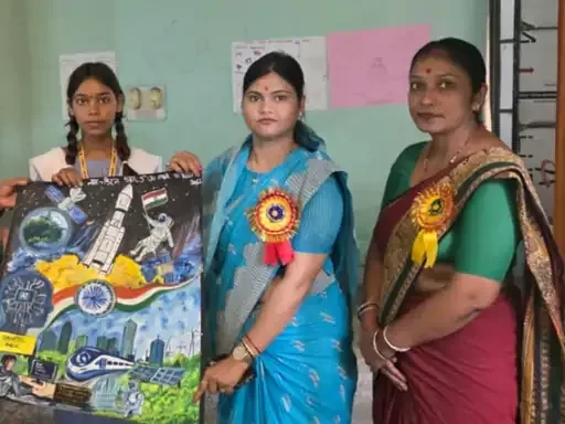 छात्रों की प्रतिभा: पनवाड़ी कॉलेज में मेरे सपनों का भारत कार्यक्रम संपन्न