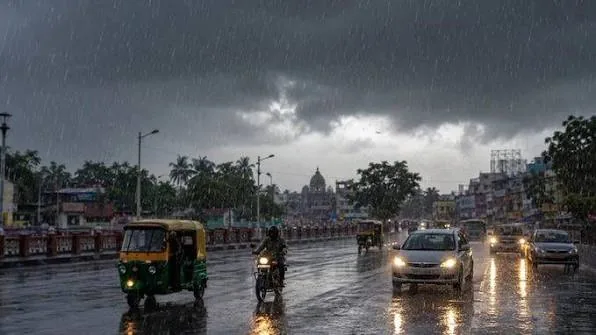 मौसम का मिजाज बदला: दिल्ली और उत्तर प्रदेश-बिहार सहित कई राज्यों में भारी बारिश और आंधी का अलर्ट