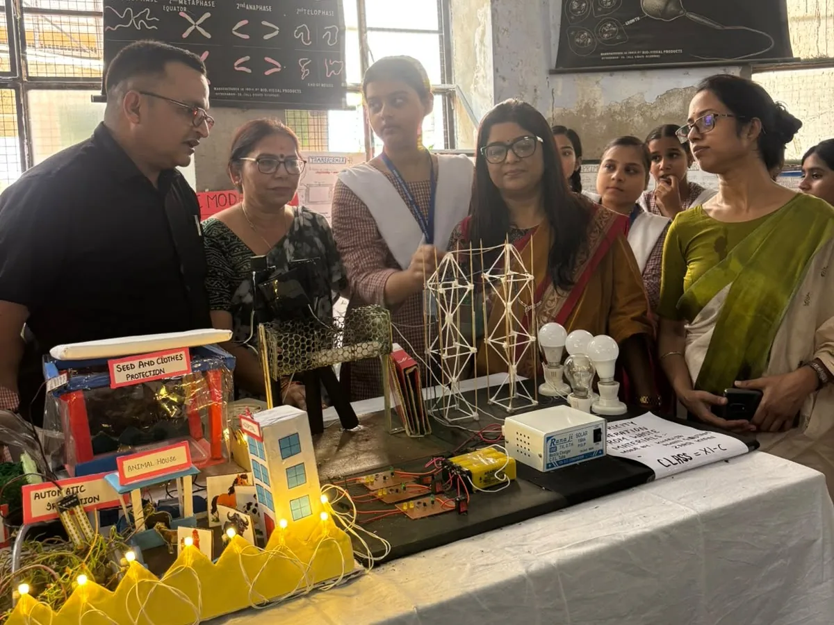 विकसित भारत की तस्वीर: लखनऊ की छात्राओं के विज्ञान मॉडल में दिखी भविष्य की झलक