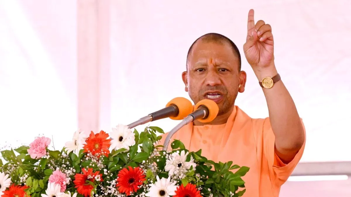 विपक्ष पर निशाना: मुख्यमंत्री योगी आदित्यनाथ ने चुनाव आयोग पर उठाए जा रहे सवालों को पूरी तरह खारिज किया