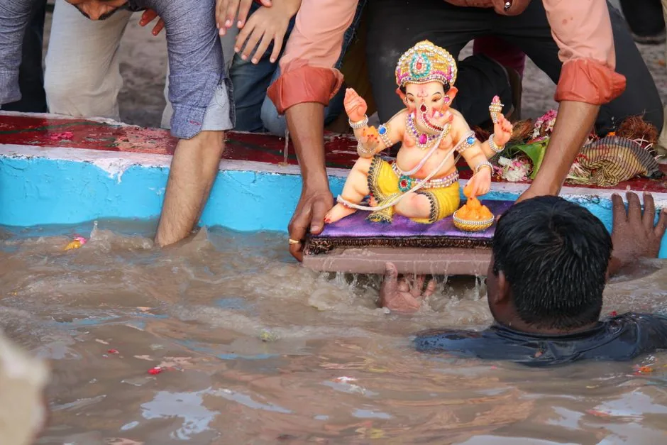 झांसी में हादसा: गणेश प्रतिमा विसर्जन के दौरान बीबीए छात्र की अठोंदना डैम में डूबने से मौत