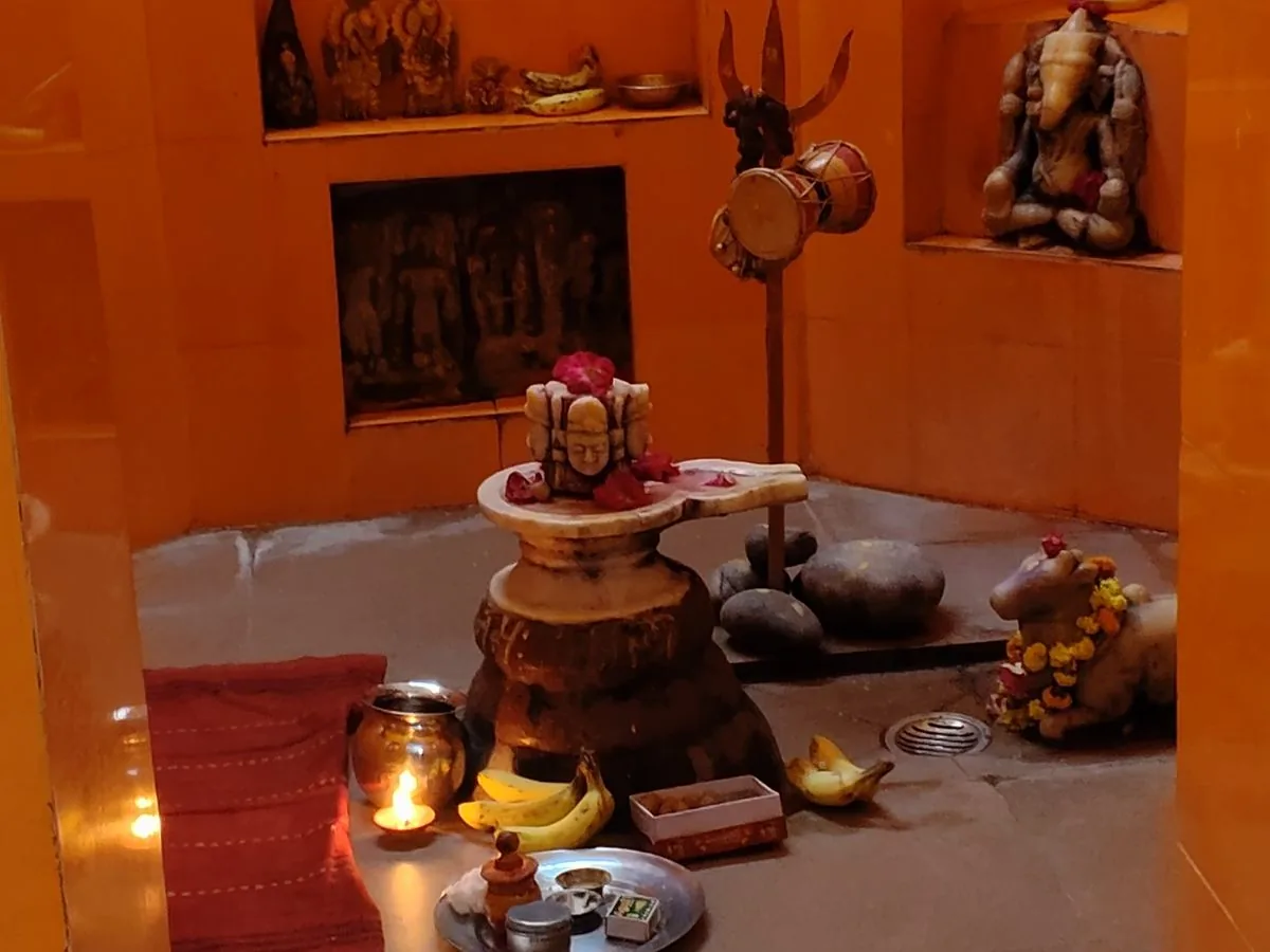 पंचमुखी महादेव मंदिर: लखनऊ में गूंजे भजन और उमड़ी भक्तों की भारी भीड़