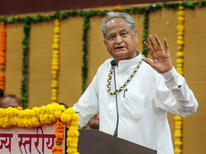 गहलोत का हमला: राजस्थान का आधा हिस्सा सूख रहा है और सरकार सो रही