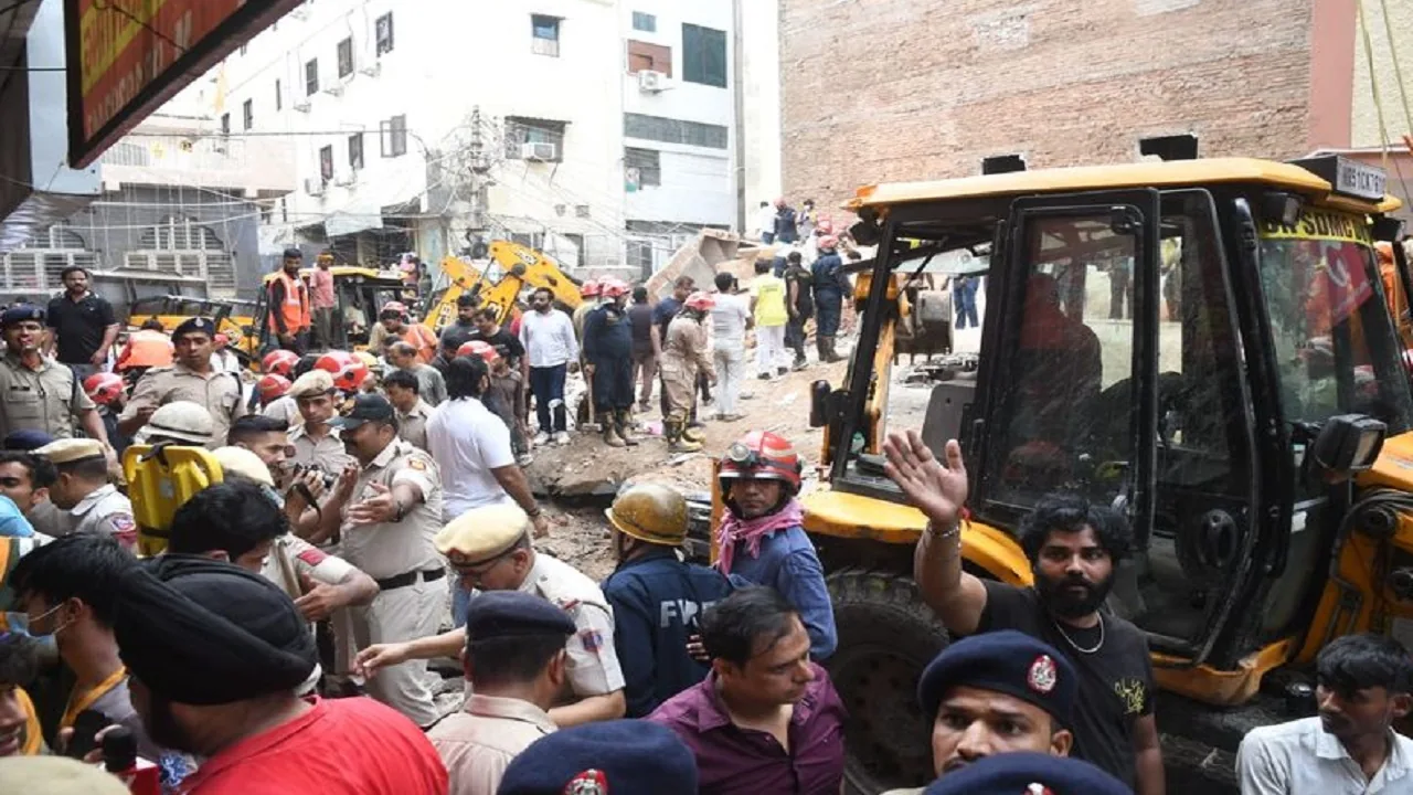 बड़ी कार्रवाई: दिल्ली पीजी ढहने की घटना का मुख्य आरोपी राजस्थान से गिरफ्तार, सात की हुई थी मौत