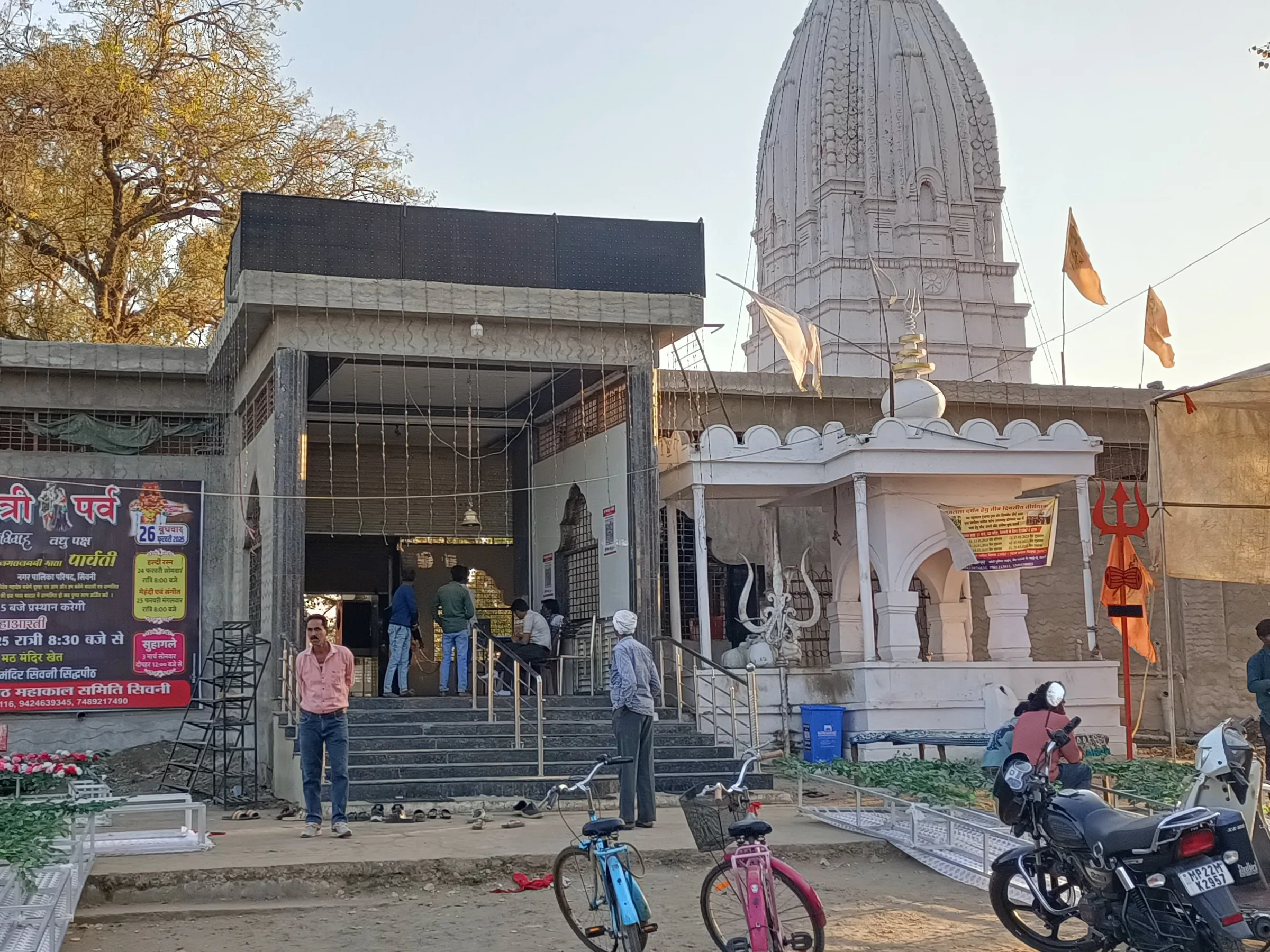 योग शिविर का आयोजन: टौणी देवी मंदिर परिसर में स्थानीय नागरिकों ने किया योगाभ्यास