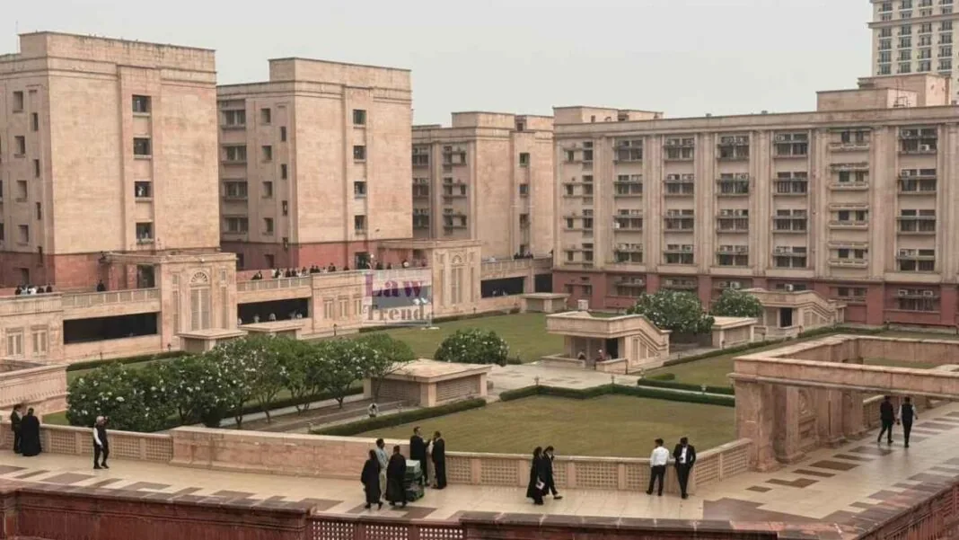 चुनावी सख्ती: हाईकोर्ट ने अवध बार एसोसिएशन चुनाव में प्रचार सामग्री पर लगाई रोक