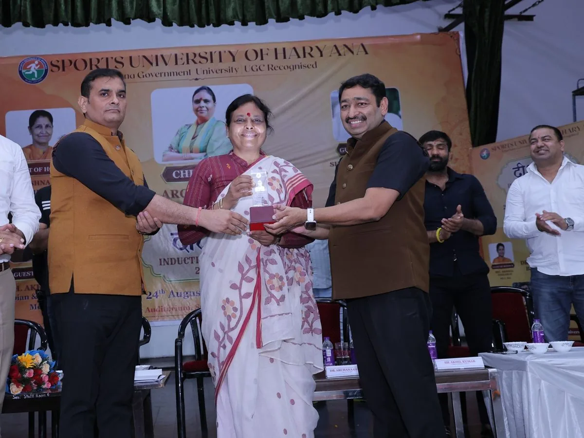 भव्य दीक्षारंभ समारोह: हरियाणा खेल विश्वविद्यालय में डॉ. अर्चना गुप्ता का स्वागत, ओलंपियन अखिल कुमार और योग विशेषज्ञों की रही उपस्थिति