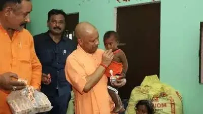 कुशीनगर का दौरा: मुख्यमंत्री ने बाढ़ प्रभावित क्षेत्रों का किया निरीक्षण