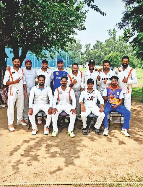 खेल और उत्साह: बी फ्रेंड्स स्पोर्ट्स क्लब जालंधर ने अपनी नई ड्रेस का किया भव्य अनावरण