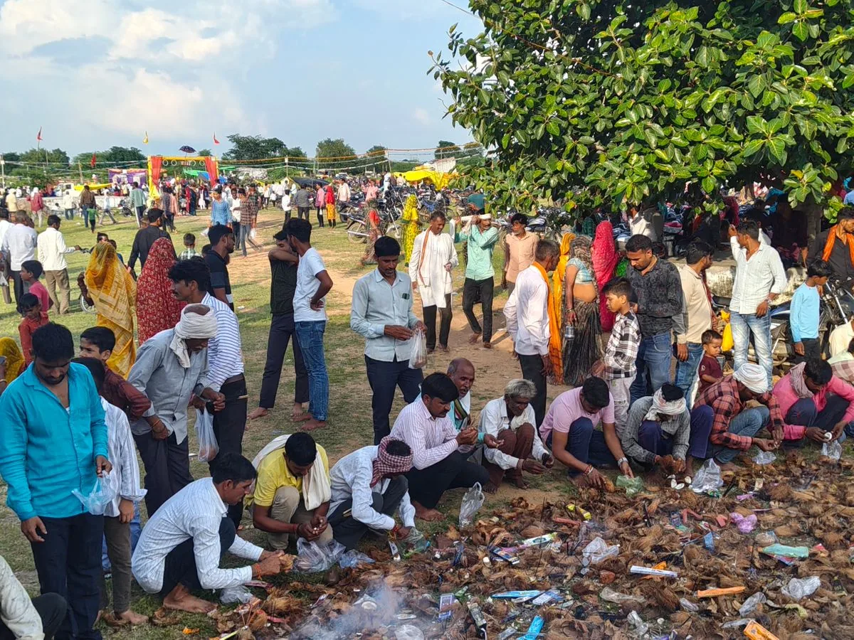 सामूहिक प्रयास: ग्रामीणों ने मिलकर तैयार किया कारस देव का नया मंदिर
