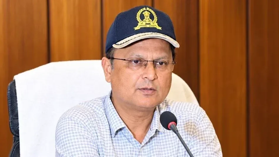 राजनीतिक सरगर्मी तेज: नगांव उपचुनाव में पूर्व आईएएस देबाशीष शर्मा की राजनीतिक यात्रा, वीआरएस और भाजपा में शामिल होने की चर्चा