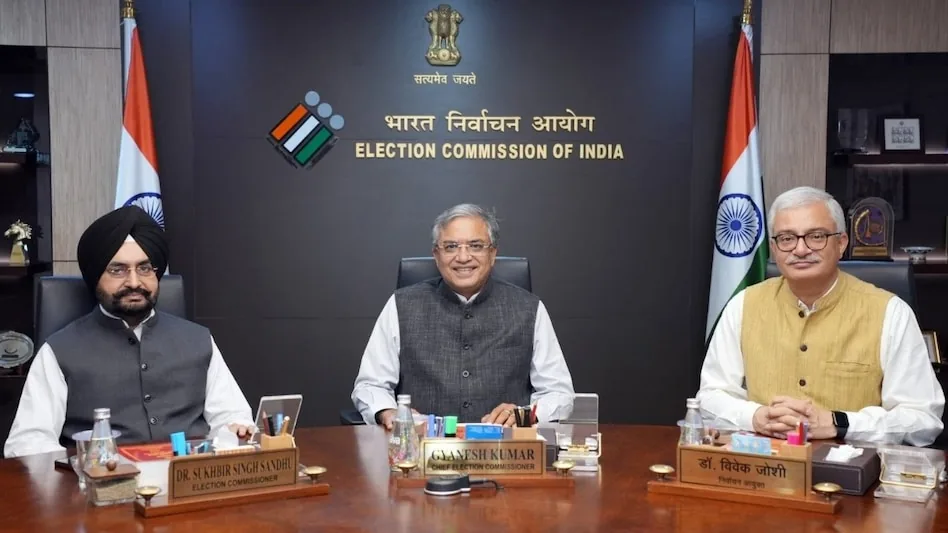राजनीतिक घमासान: चुनाव आयोग की एसआईआर प्रक्रिया पर विपक्ष ने उठाए गंभीर सवाल