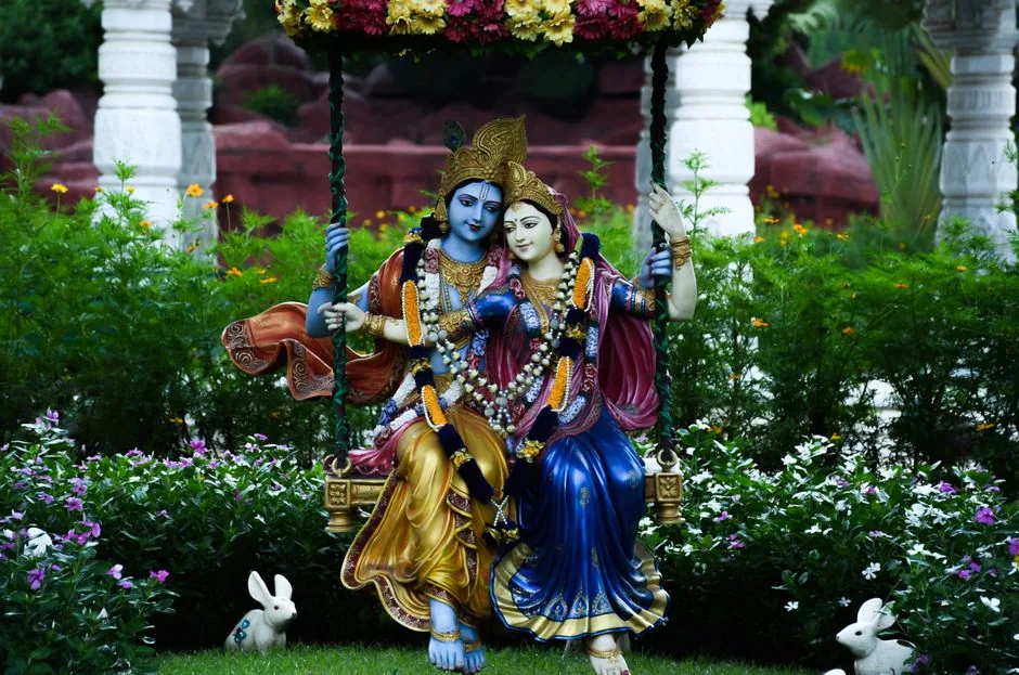 भव्य उत्सव: इस जन्माष्टमी पर कान्हा के श्रृंगार और झूलों पर 40,000 करोड़ रुपये खर्च करेंगे लोग