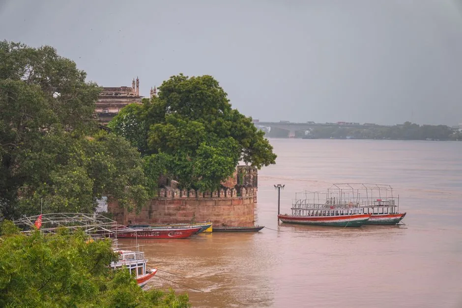 कुदरत का कहर: उत्तर भारत में भारी बारिश से उत्तर प्रदेश में पांच की मौत, बिहार में गंगा उफान पर और हिमाचल से पश्चिम बंगाल तक तबाही