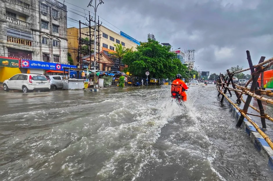 मौसम का नया दौर: लखनऊ समेत 40 जिलों में आज से भारी बरसात की शुरुआत
