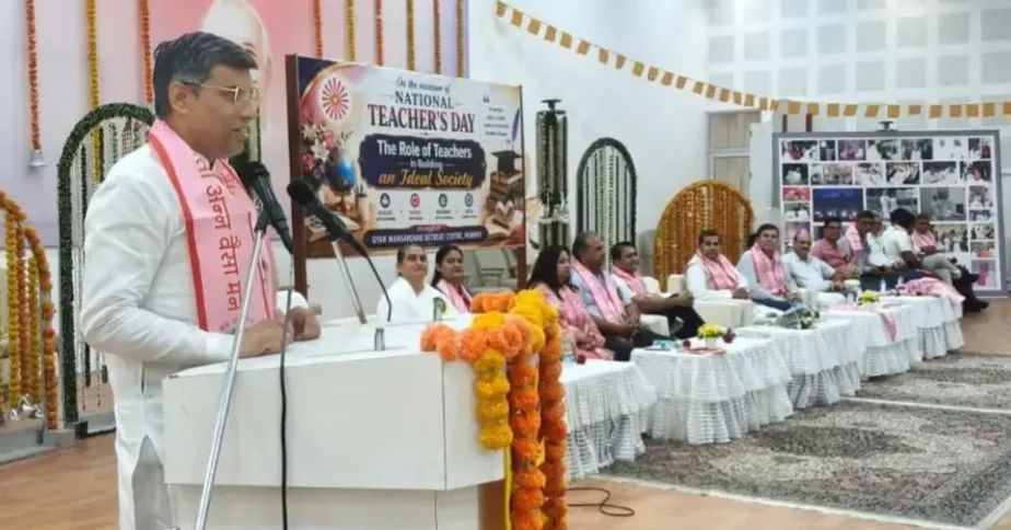 राष्ट्र निर्माण की धुरी: शिक्षकों के मूल्य विकसित भारत के सपने को करेंगे साकार – शिक्षा मंत्री